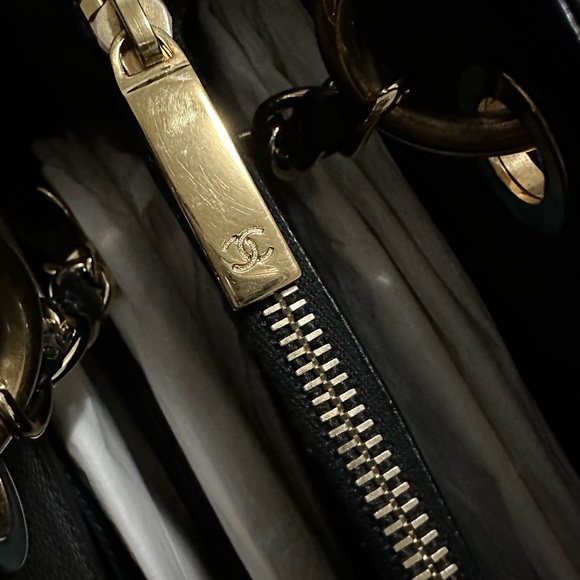 COMPLETE Inclusions CHANEL GST  In Very Good Condition Grand Shopping Tote - Picture 6 of 7